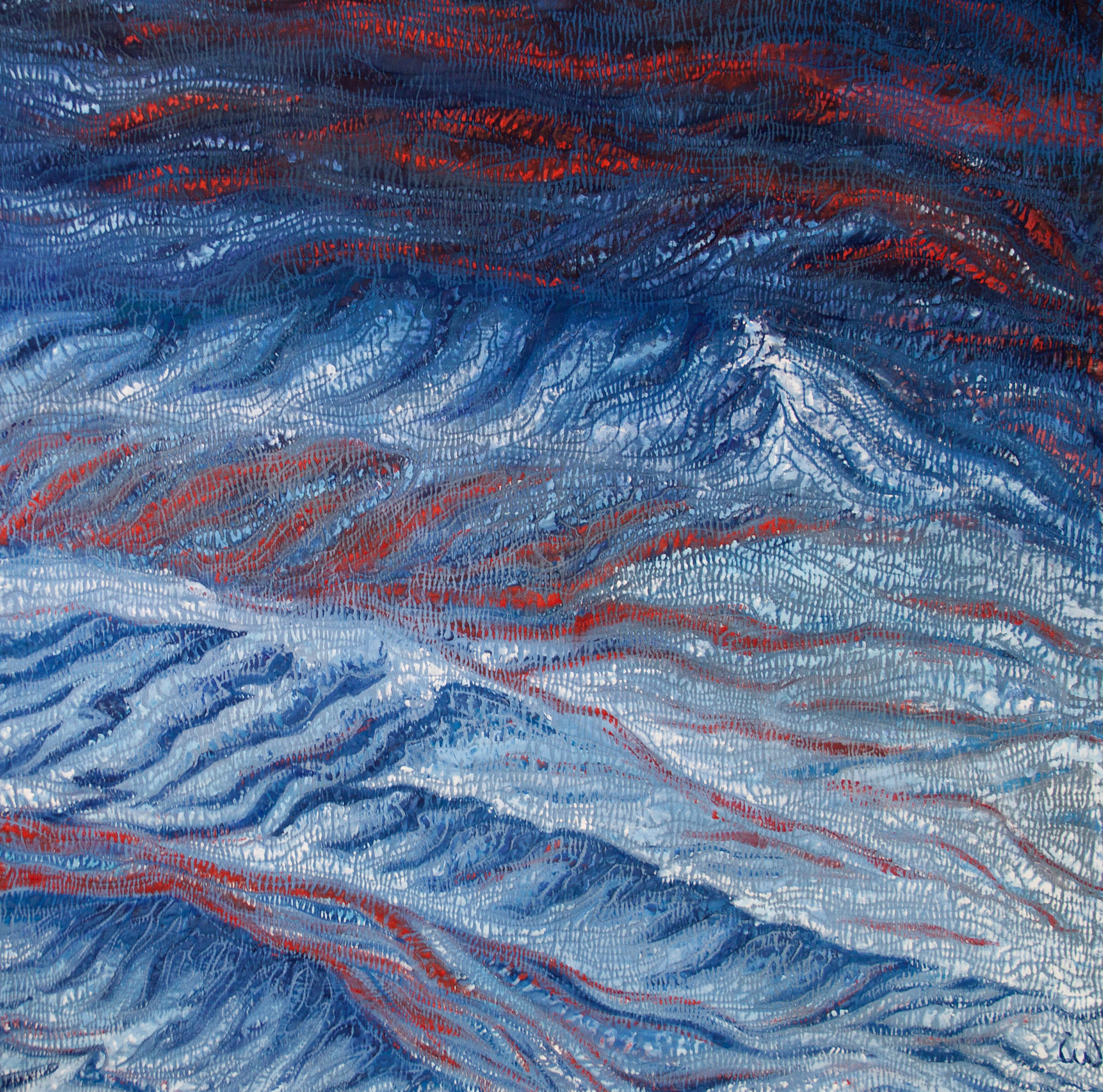 Abstrakte Textilkunst in Blau mit wellenartigen Strukturen.